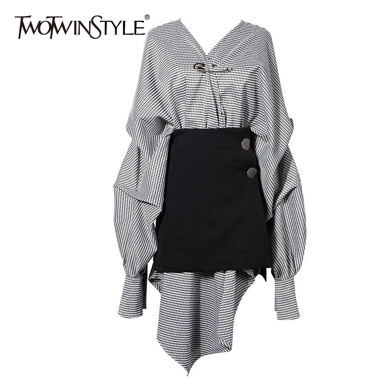 Платье рубашка TWOTWINSTYLE с длинным рукавом фонариком треугольным вырезом и высокой