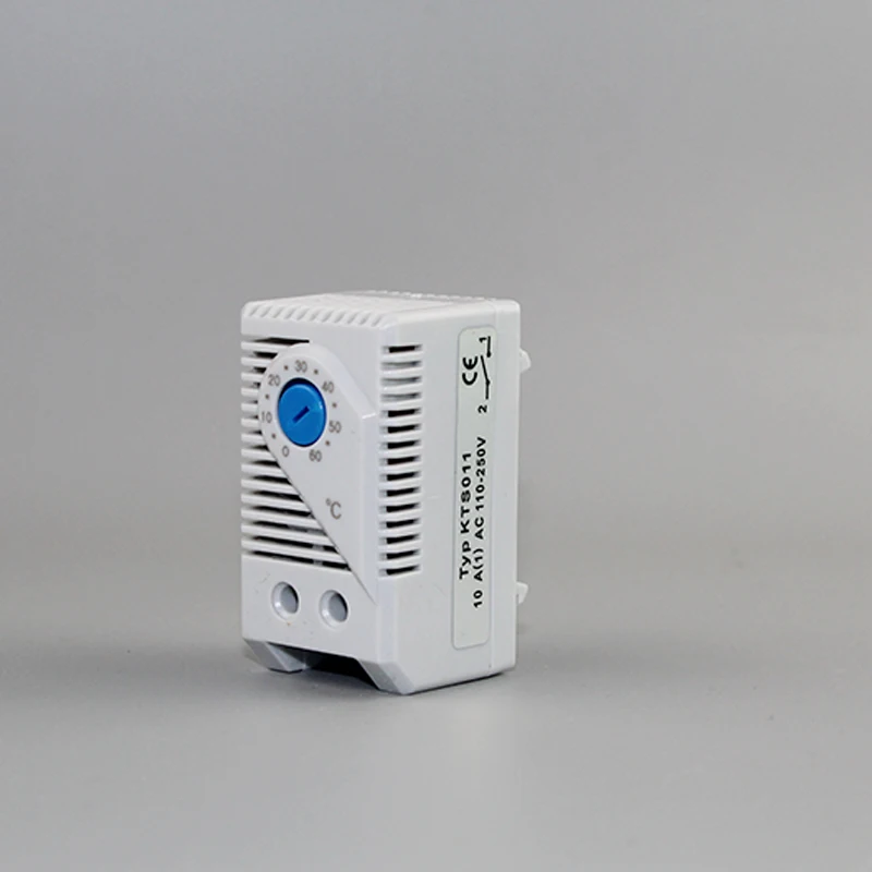 Мини регулятор температуры KTS 011 с синими кнопками подключается к холодильному