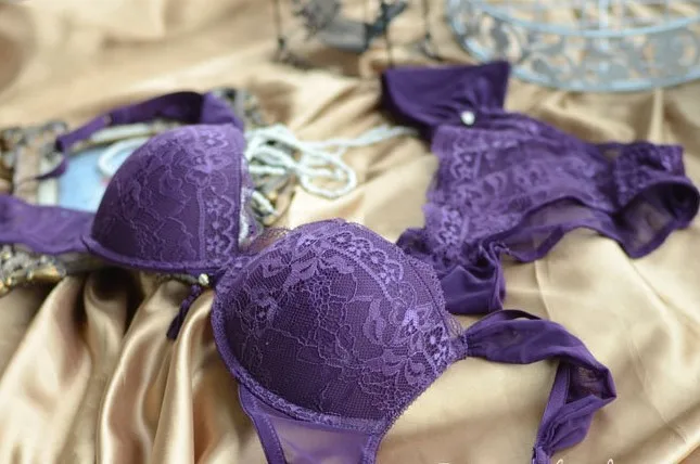 Комплект нижнего белья с тонким толстым кружевом пуш ап трусики фиолетового