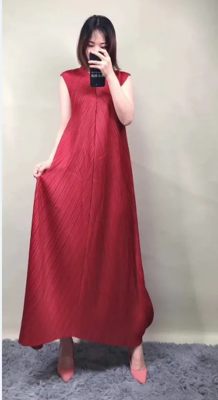 Бургундия Горячая модное Miyake складное однотонное платье без рукавов с рюшами и v-образным вырезом длинное ТРАПЕЦИЕВИДНОЕ ПЛАТЬЕ - Цвет: Бургундия