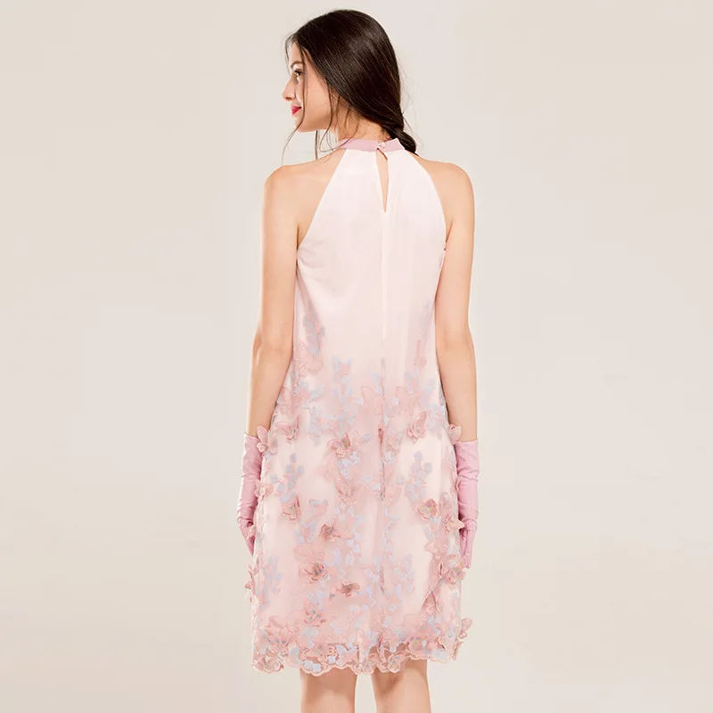 Женское мини платье с открытой спиной розовое Сетчатое вышивкой и лямкой на шее