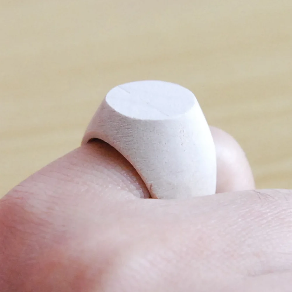 Деревянное кольцо на палец женское дерево ручной работы DIY лак малярный материал