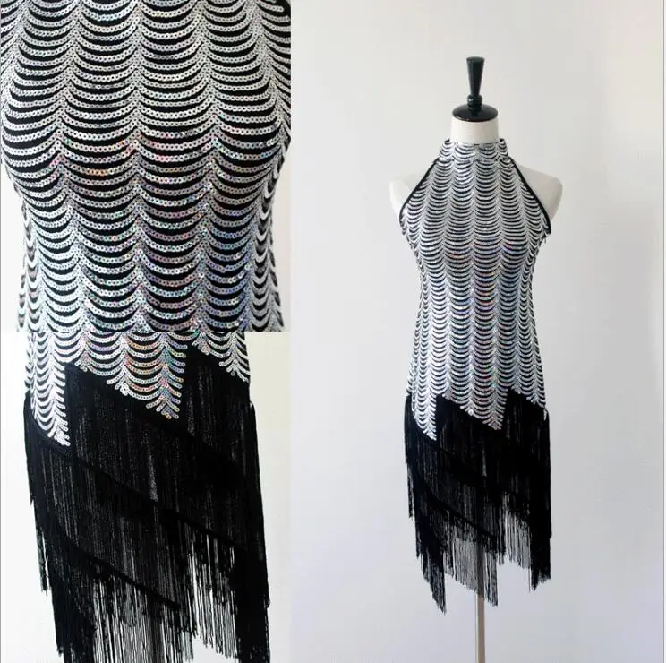 Женское платье хлопушка без рукавов с круглым вырезом и аппликацией в виде