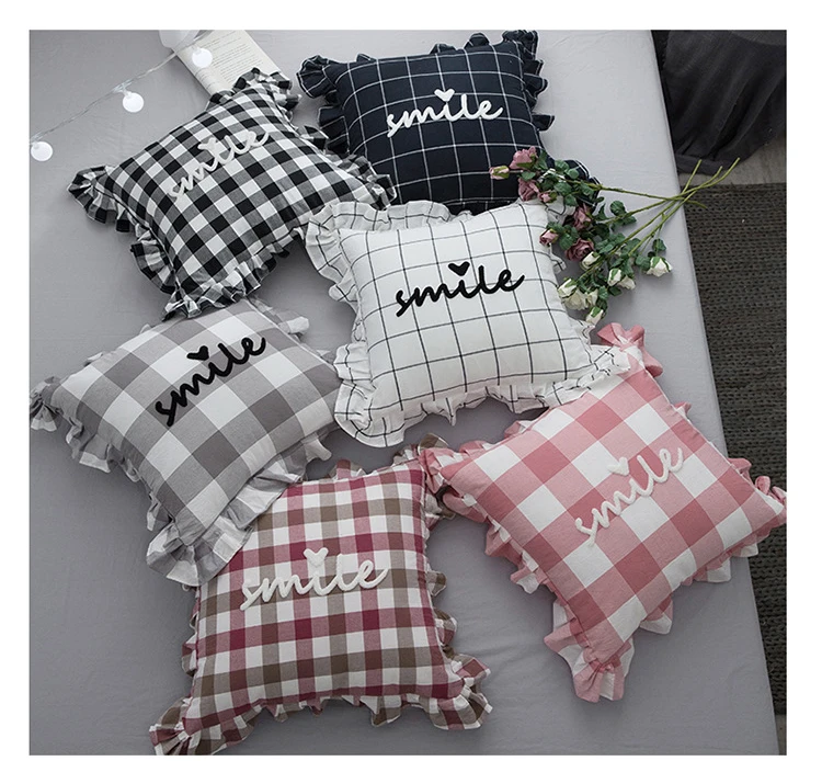 Подушка 45 см с оборками и улыбкой декоративные креативные клетчатые мягкие