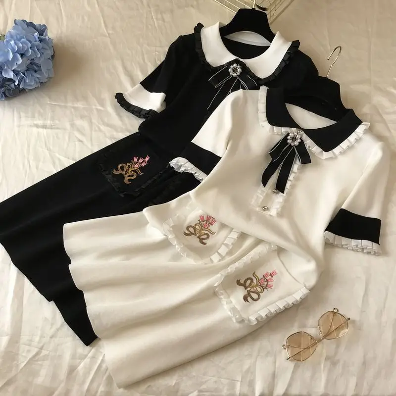 Женское трикотажное платье ALPHALMODA Черное и белое элегантное с цветочной вышивкой