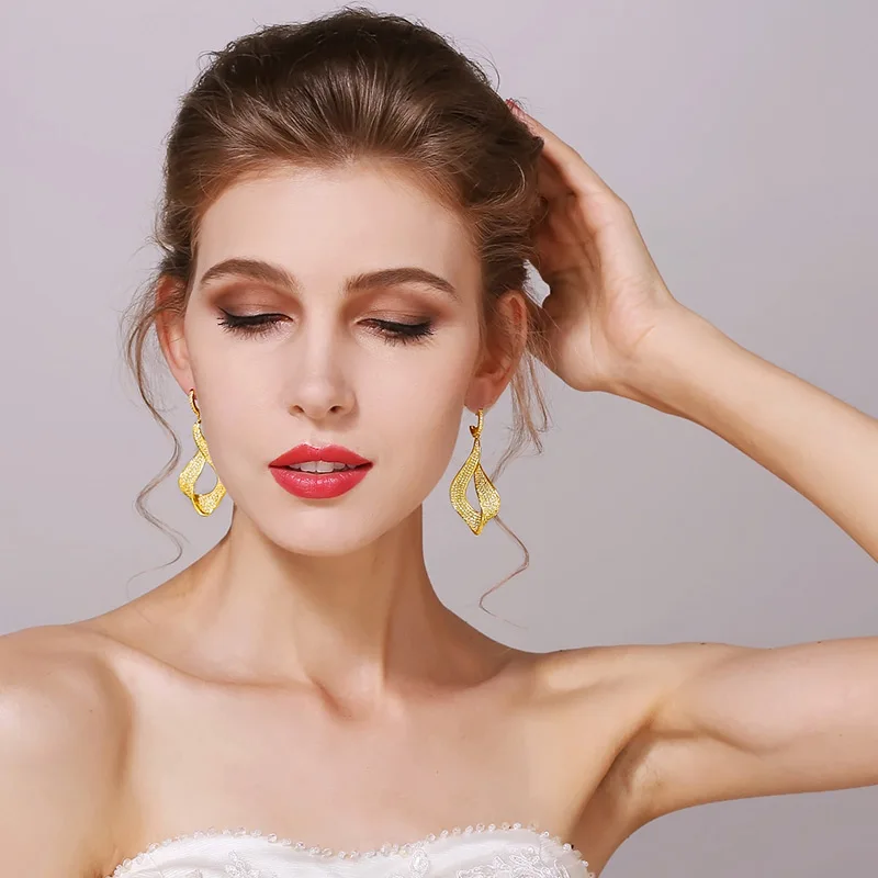 Newbark Мода цветок белый золотые серьги проложили AAA + Цирконий свадебные Серьги для