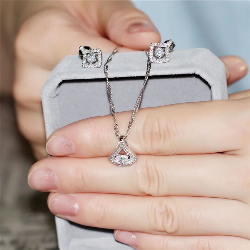 Женские серьги серебряного цвета Almei с кубическим цирконием и камнями