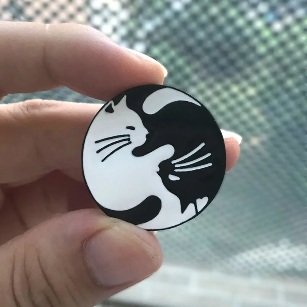 Эмалированная заколка для кошек Tai Chi черно белая брошка обнимания котов сумка