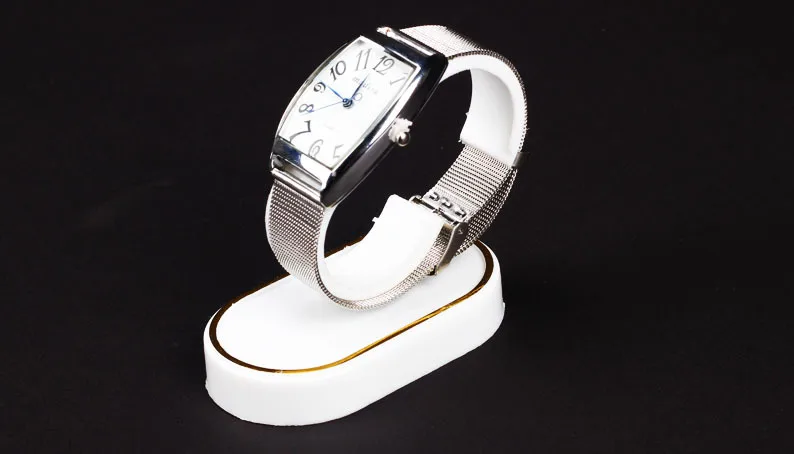 Портативные пластиковые наручные часы с белым золотом и тиснением демонстрация