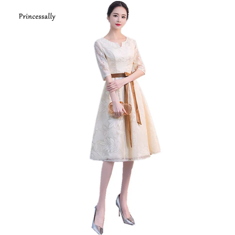 Новые коктейльные платья длиной ниже колена с бантом и кружевным узором