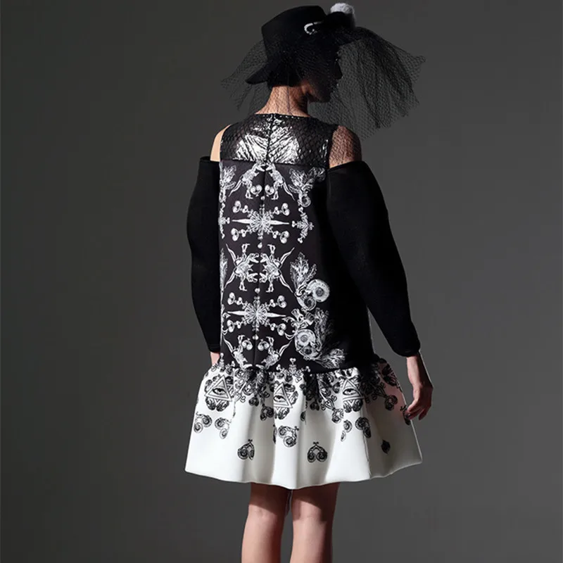 Женское платье с круглым вырезом EWQ оригинальное принтом и большими оборками на