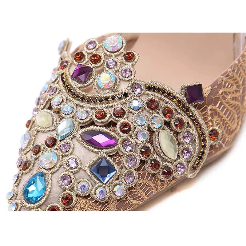 Женские сандалии с ремешком вокруг лодыжки на тонком каблуке украшенные