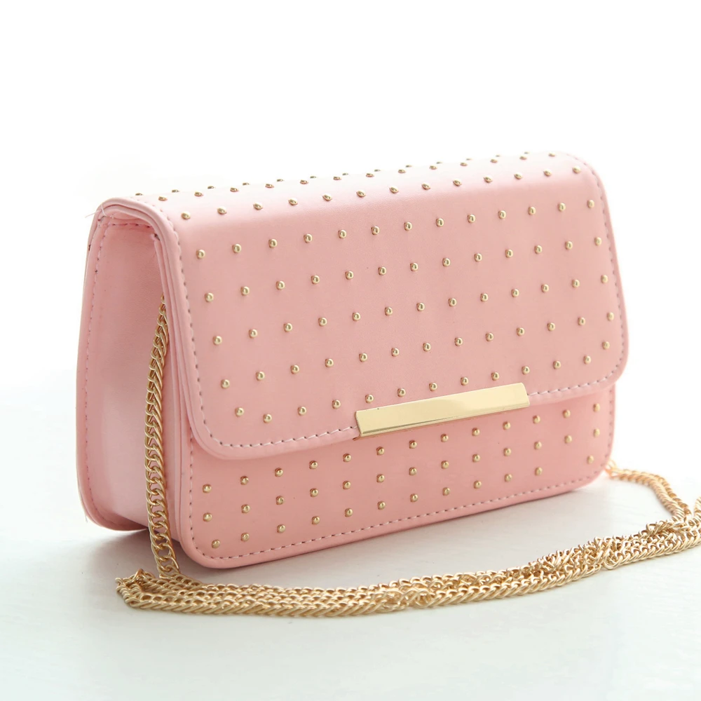 С заклепками женская сумка с клапаном на цепочке в черную полоску блестками