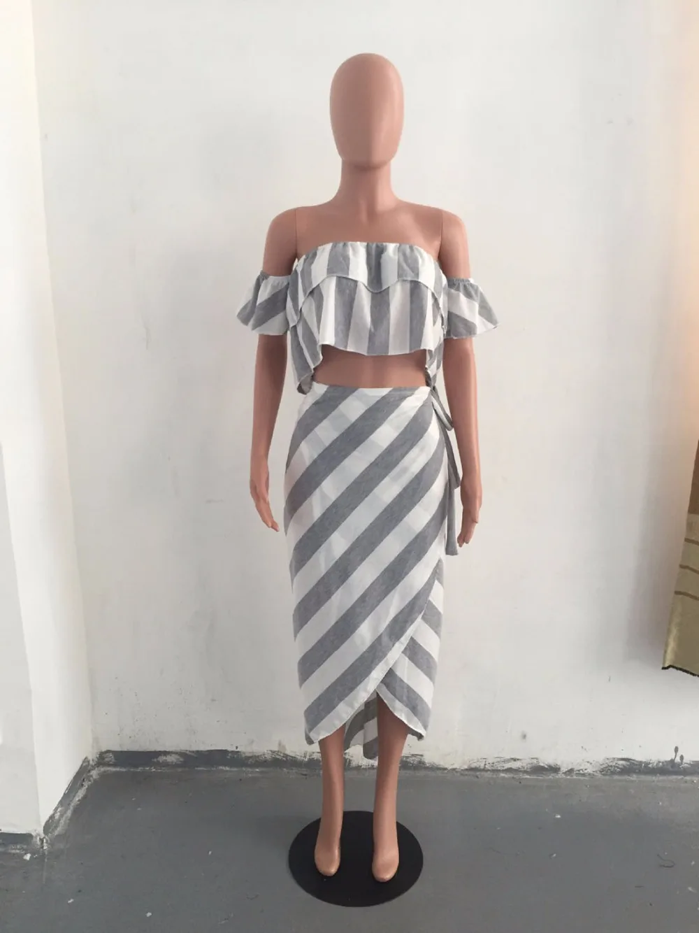 Комплект летних юбок Conjunto Женский комплект из двух предметов: топа с вырезом