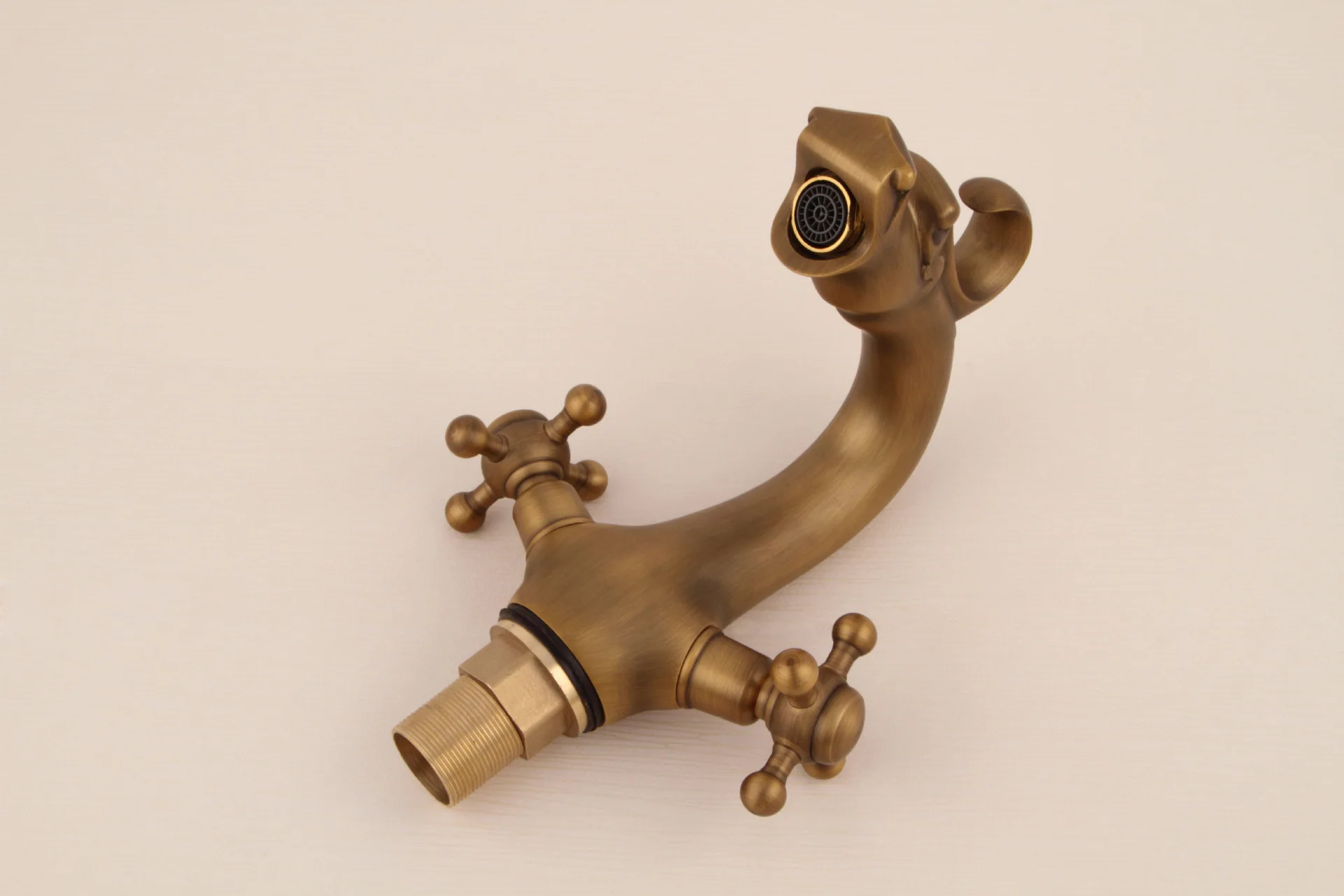 

Jingkang hardware bathroom manufacturers wholesale Antique faucet Basin faucet Copper hot and cold basin faucet