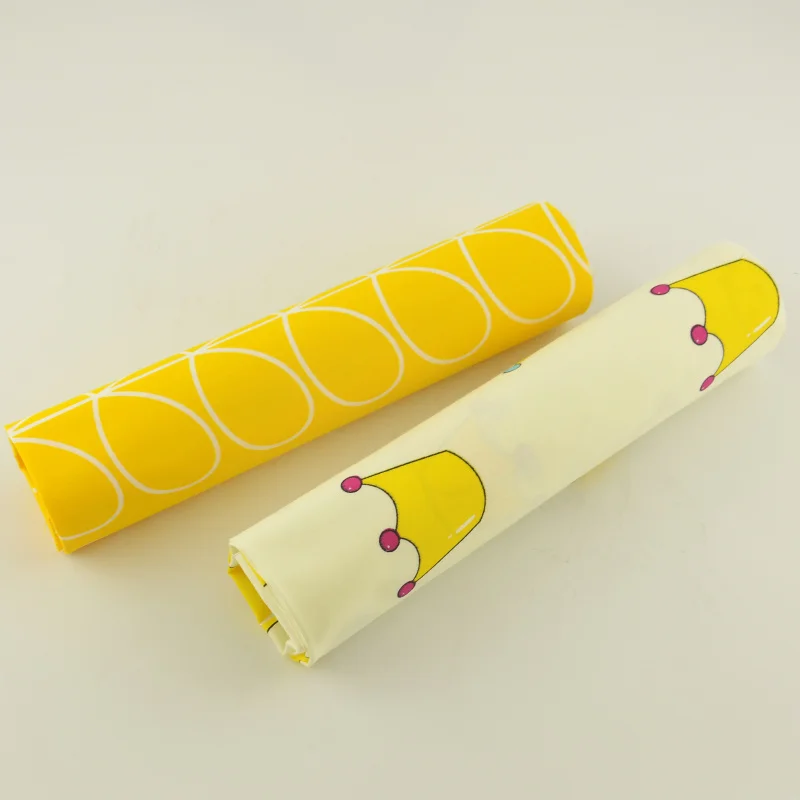 Хлопчатобумажная ткань с буквенным принтом бежевого и темно-желтого цвета