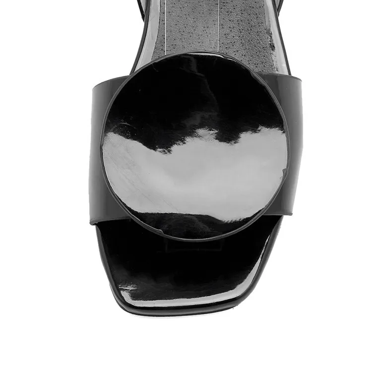 Женские босоножки на среднем каблуке черные из искусственной кожи с открытым