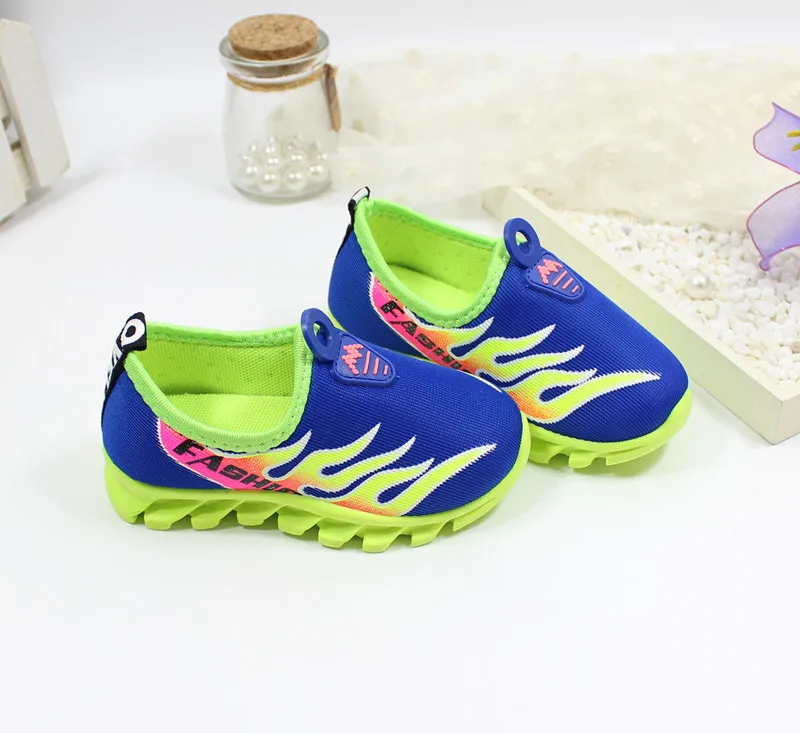 Дети Летом Прохладно Обувь 2017 Мода Дышащая Горячей Продажи Мальчик и девушки