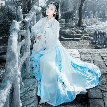 Женский костюм из трех предметов в китайском стиле Hanfu модифицированный супер