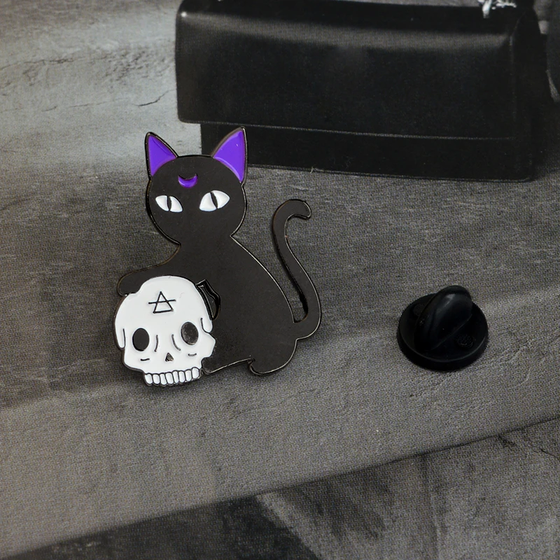 Винтажная эмалированная брошь злая ведьма хрустальный шар черная рука кошки