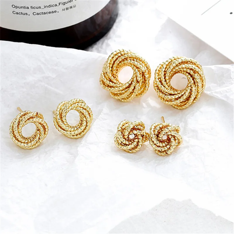 

2019 Fashion Geometric golden Earrings For Women New Brincos Hollow Metal 19 Earring Jewelry Christmas Gift