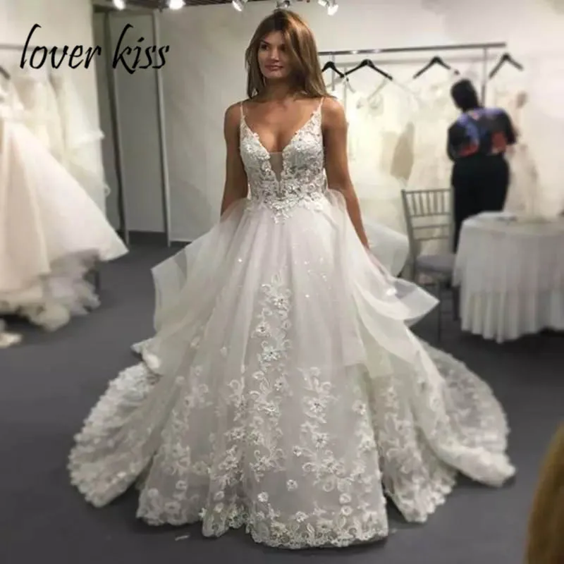 Женское свадебное платье с глубоким V образным вырезом и шлейфом|Свадебные