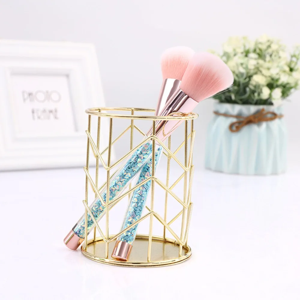 Корзина для хранения из кованого железа цвета розового золота в скандинавском