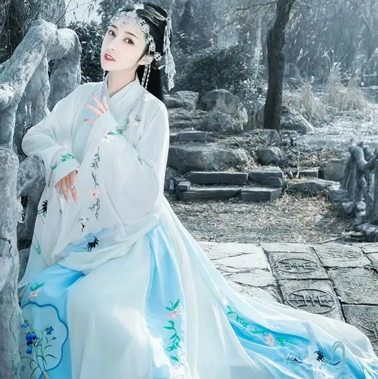 Женский костюм из трех предметов в китайском стиле Hanfu модифицированный супер