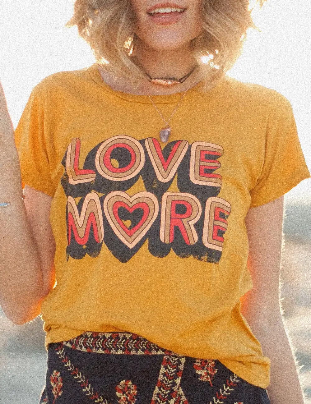 Женская футболка с надписью More Love Повседневная оверсайз в винтажном стиле лето