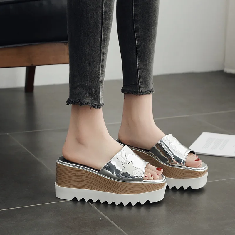 Новинка Летние сандалии из лакированной кожи на платформе Женские дизайнерские