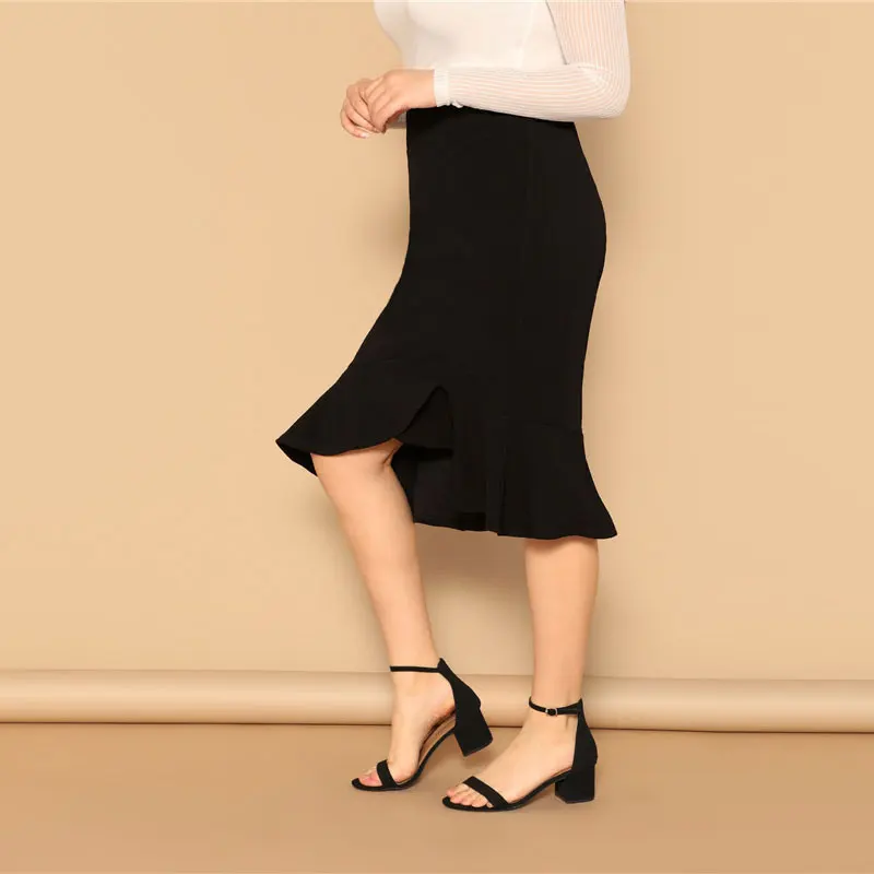 SHEIN размера плюс Асимметричная гофрированная черная облегающая Офисная Женская юбка элегантная однотонная до колен Повседневная юбка-карандаш для выходных