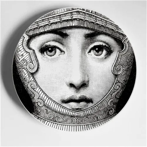 Изысканная тарелка Fornasetti, украшение из фарфора, декоративные тарелки для бара, офиса, кофейни, декоративные тарелки в стиле ретро - Цвет: 18