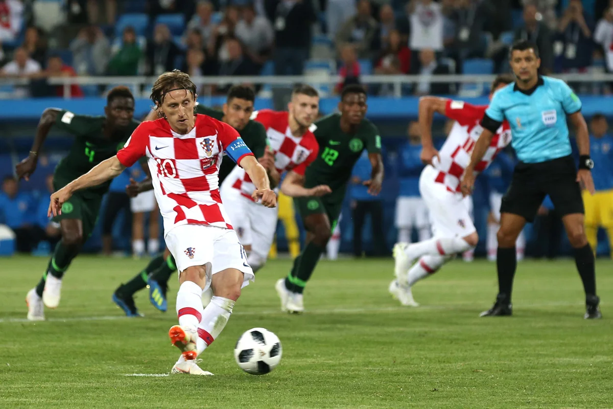 Хорватский медиафилдер лука Modric PZQ32 настенная фотография под заказ для декора