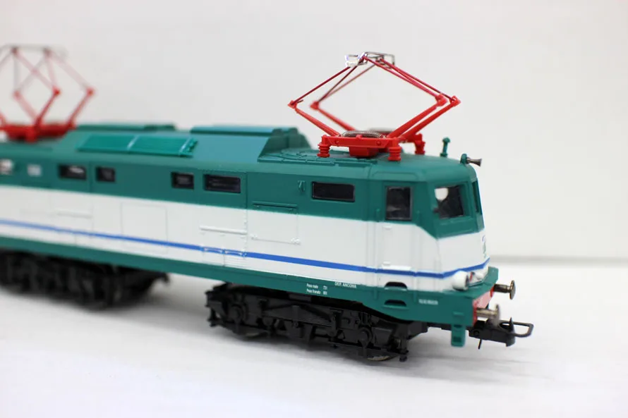 

Классическая модель 1/87 года, миниатюрная модель поезда в масштабе Хо, электрическая локомотивная машина, стол с песочным песком, модель пое...