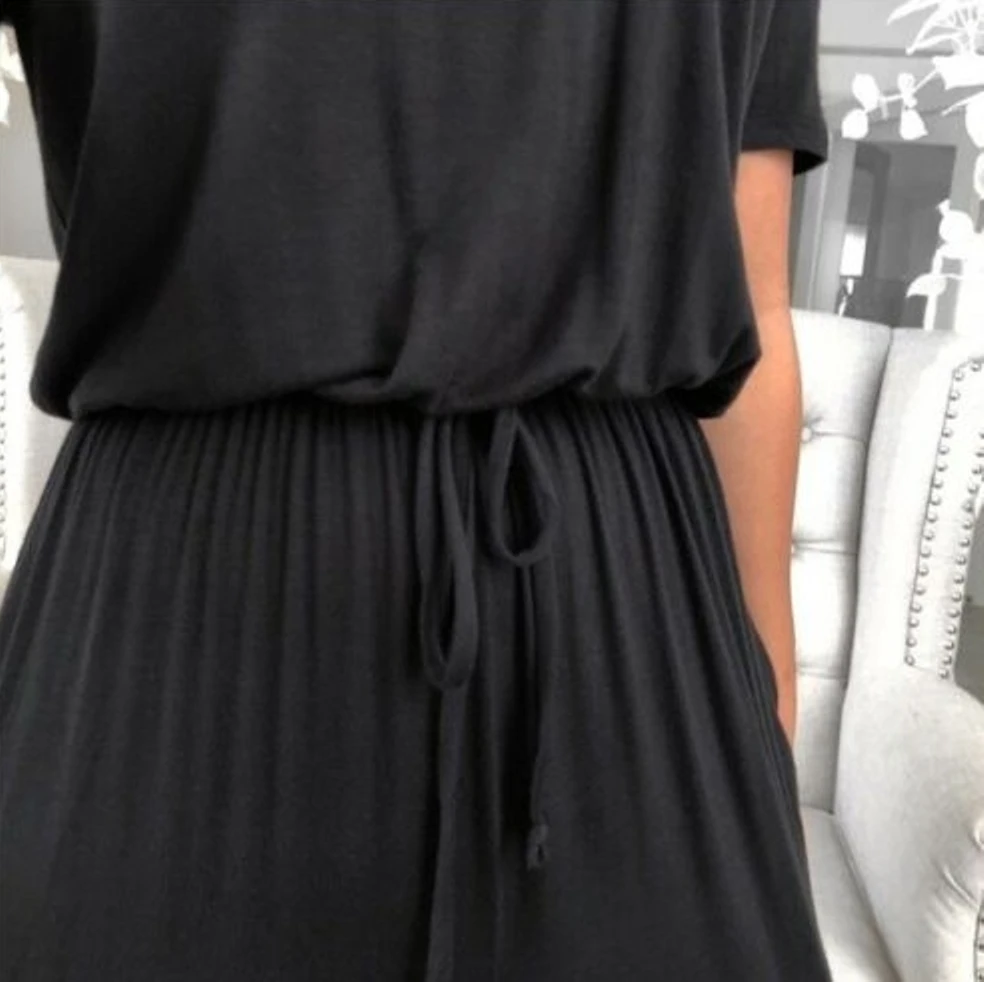 Женский однотонный комбинезон 3 цветов с рюшами открытыми плечами короткими