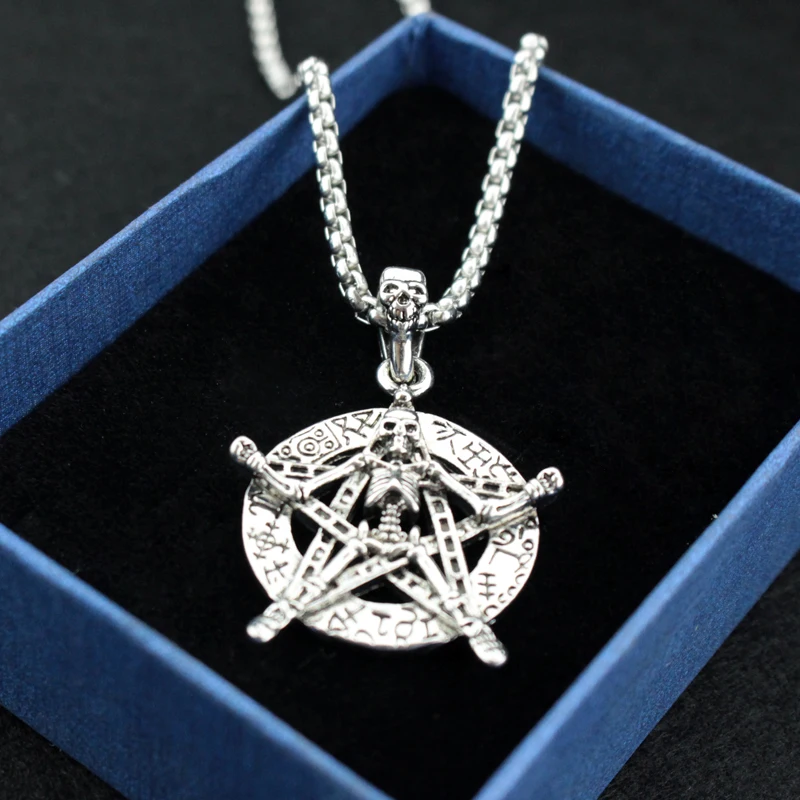 Большая антикварная подвеска в виде пентаграммы с распятием скелета массивное