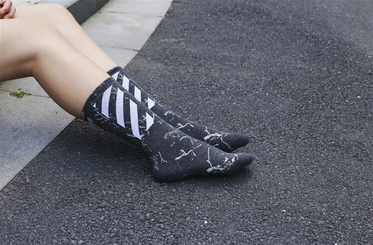 Дропшиппинг мужские носки Harajuku Tide брендовые черные белые полосы Смешные крутые скейтборд пара sox женские уличные носки мужские