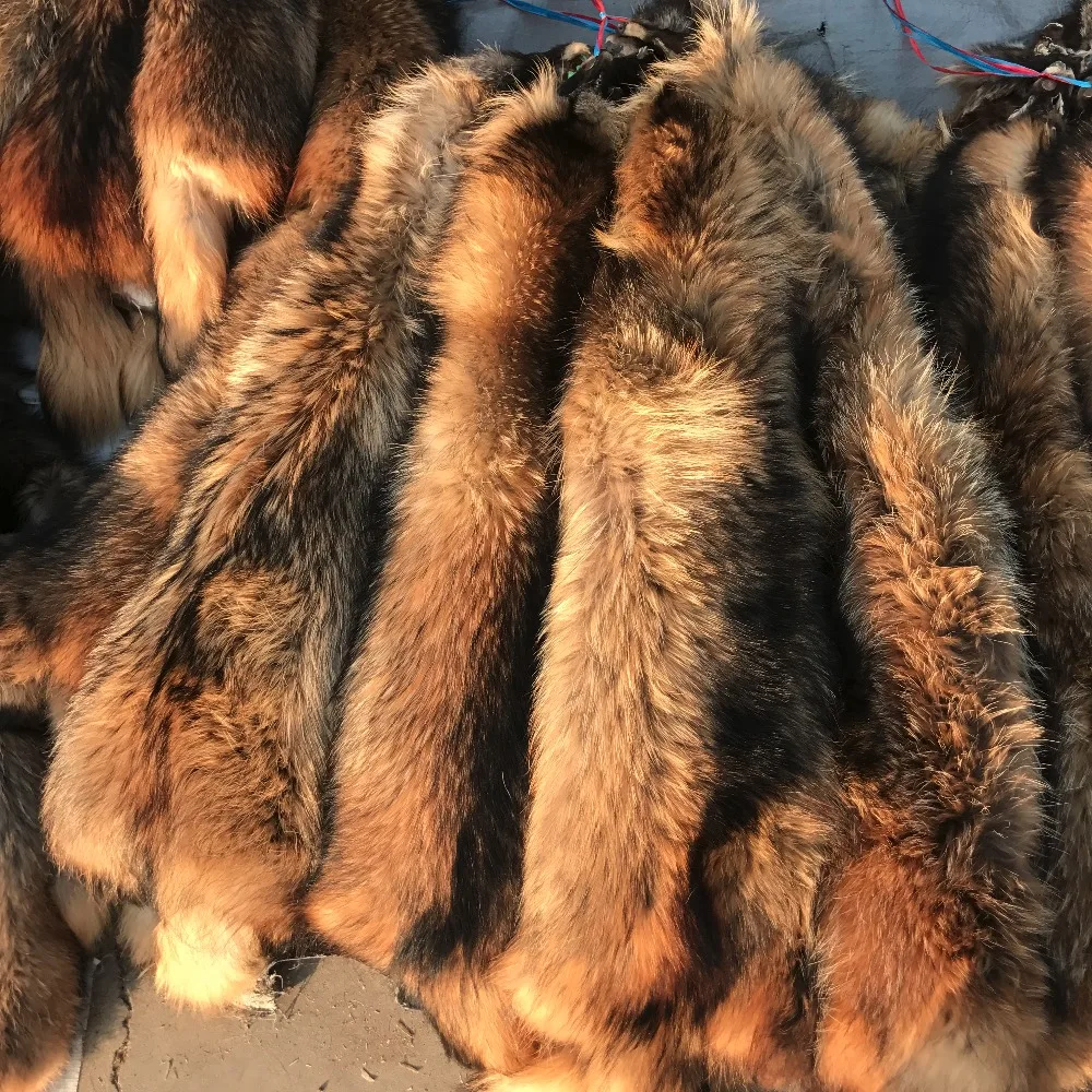 Шкурка из натурального меха енота коричневого цвета/шкуры енота/шкуры