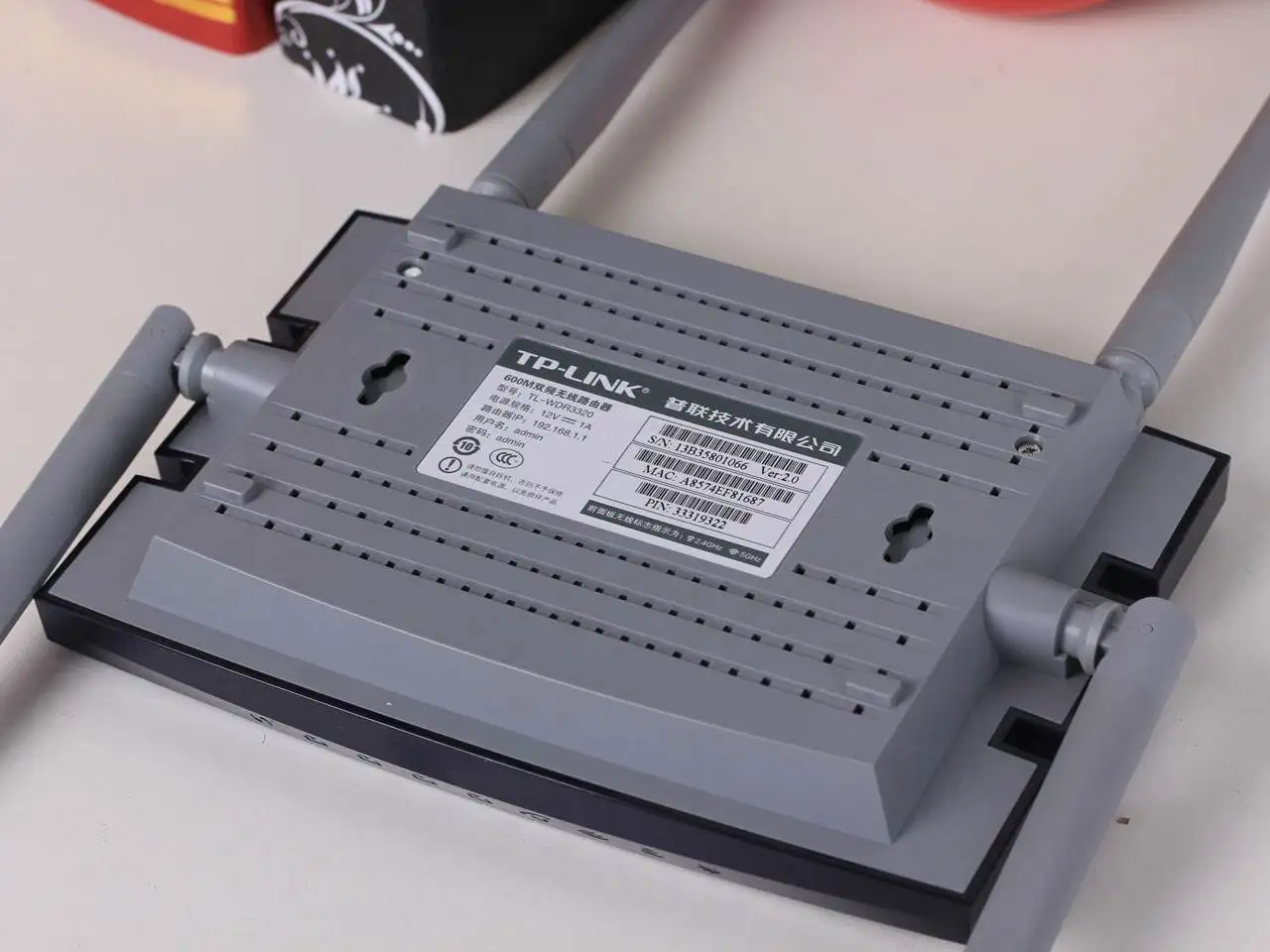 Беспроводной сетевой роутер TP-Link TL-WDR3320 600M 2.4/5 ГГц с двумя диапазонами и 4 антеннами (Б/У, имеет царапины)
