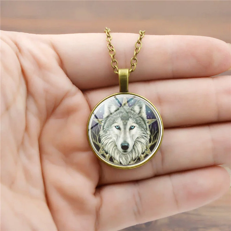 Серебряное ожерелье с подвеской винтажное изображением волка стеклянный