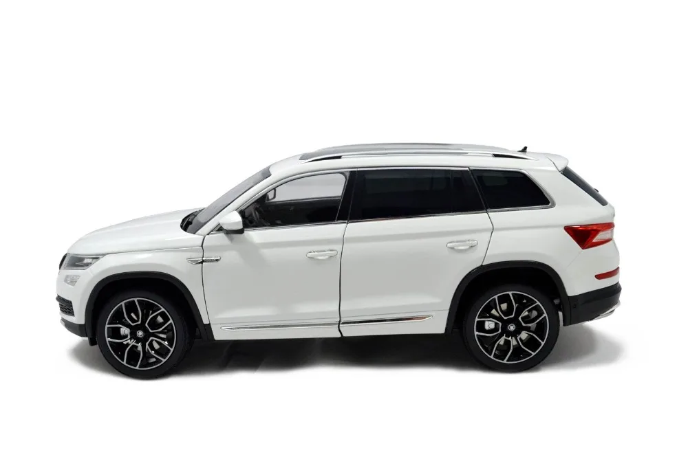 Paudi модель 1/18 1:18 Масштаб Skoda Kodiaq SUV белая литая под давлением модель автомобиля игрушка открываются двери