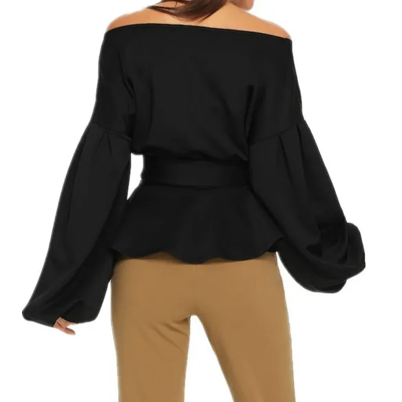 Женская офисная блузка с баской белая однотонная рукавами-фонариками и поясом