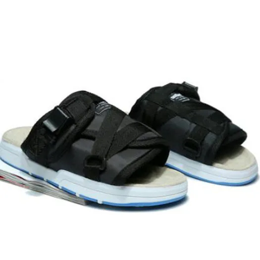 black blue sole Дизайнерские черные шлепанцы известного бренда на плоской подошве размера плюс; 45; пляжные мужские сандалии из сетчатого материала; коллекция года; летняя Уличная обувь без застежки; повседневная обувь - Цвет: black blue sole