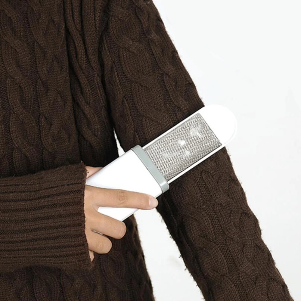 

1PC Useful Hair Remover Static Brush Magic Fur Cleaning Brushes Reusable Device Dust Brush Electrostatic Dust Cleaners 1090C