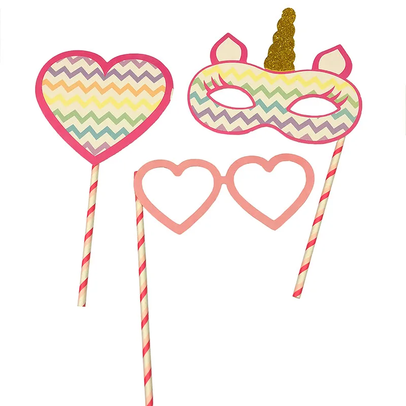 Фотопристенды "Единорог" Feestigo для веселой вечеринки на День Рождения ребенка или на бэби-шауэр с блестками и забавными игрушками для фотобудки детей.