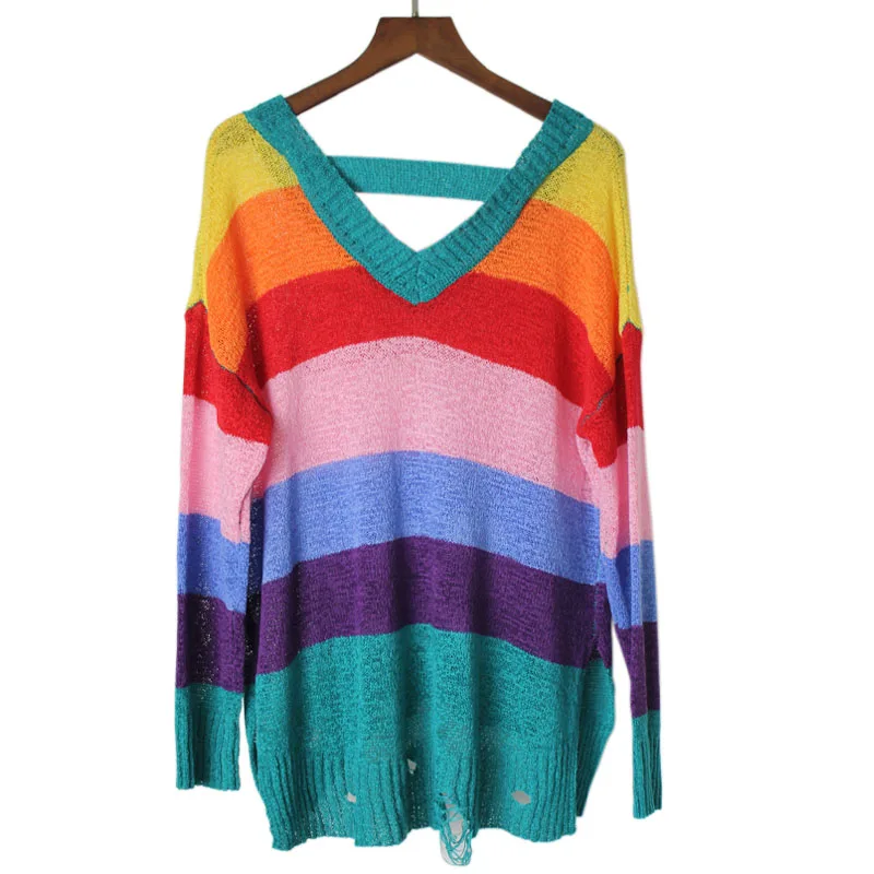 Женский свитер в полоску с треугольным вырезом | Женская одежда