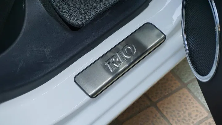 Для KIA RIO k2 2010 2011 2012 2013 седан хэтчбек нержавеющая сталь Накладка порога автомобильные аксессуары 4 шт./компл