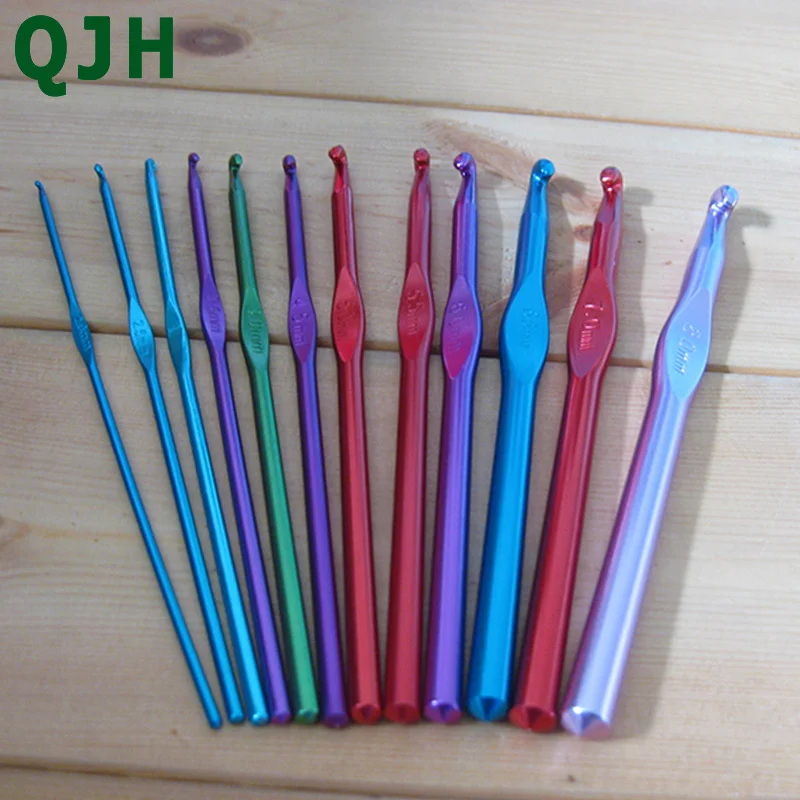 12Pcs Crochet Hooks Mix 2.0MM-8MM metal Grip Crochet Needle Set Yarn Craft Kit Knitting Accessory For Women Mom Gift