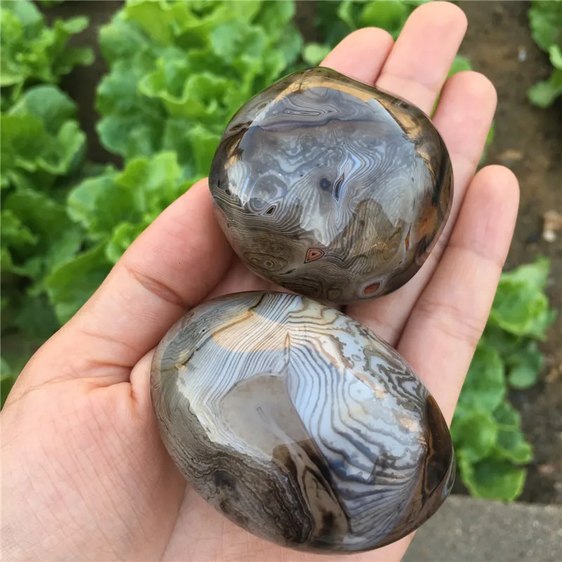 Фотообои! Красивые Натуральные драгоценные камни и минералы sardonyx с ладонью