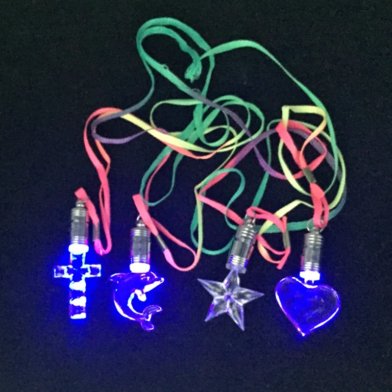 50 шт./лот led ожерелье светящиеся игрушки различные подвески мигающий свет подарок